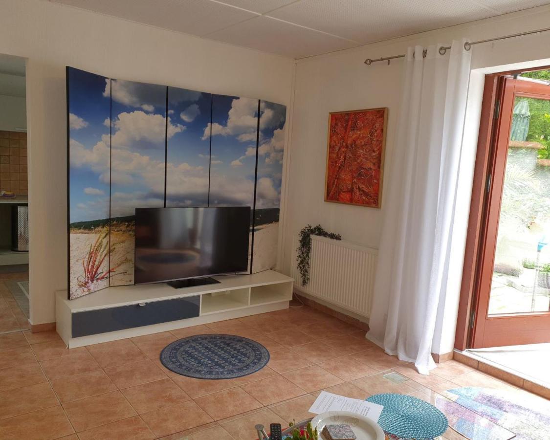 Laegenhet Thujan, Solrosen I Simrishamn-Oesterlen Exterior foto